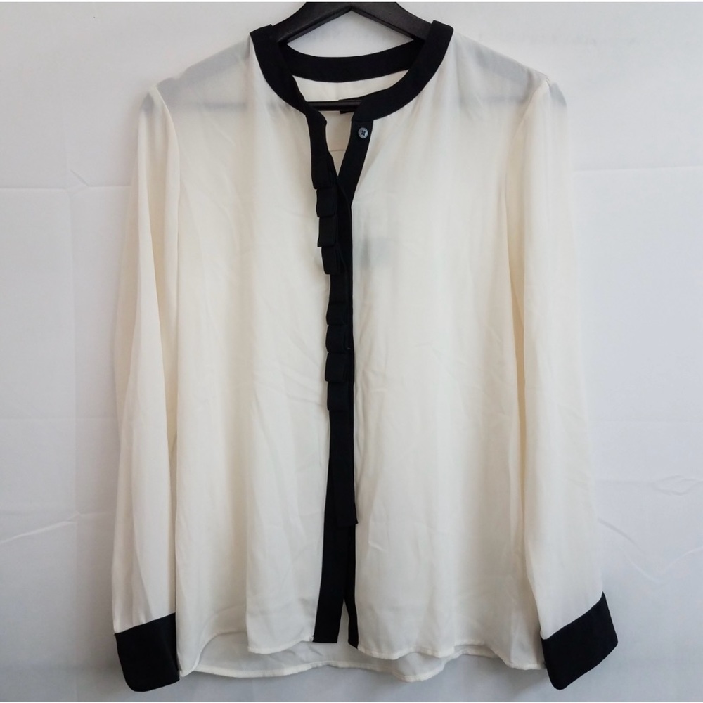 Banana Republic Women’s Button-Up Shirt Size XS - Picture 2 of 2